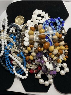 Necklace Lot Of 14 Beaded All Great,clean, Wearable Retro Jewelry Some Signed